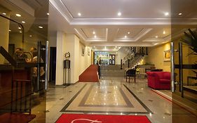 Trevi Hotel E Business